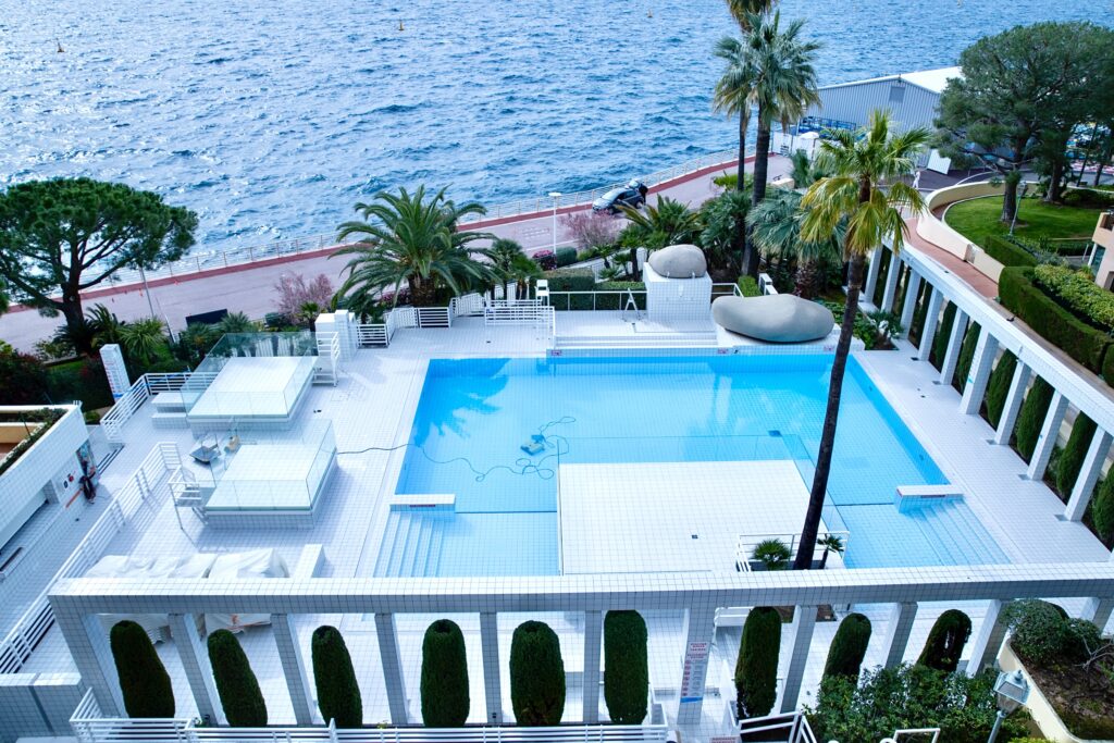 Les Cyclades swimming pool in Monaco