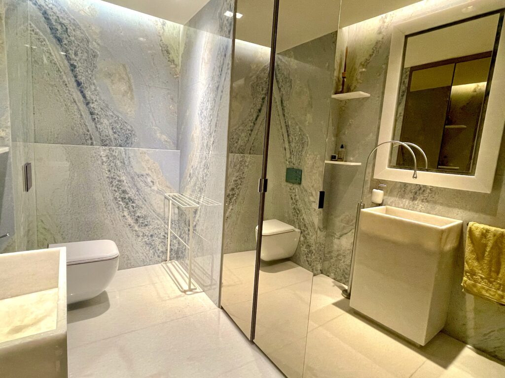 Cyclades for sale - bathroom