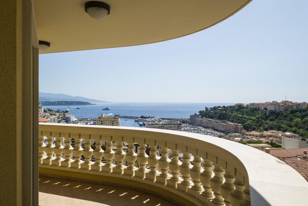 L'Oiseau Bleu balcony