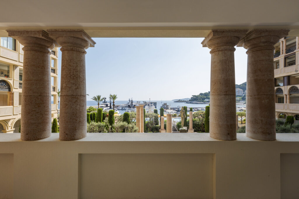 View over the courtyard from the balcony of Seaside Plaza