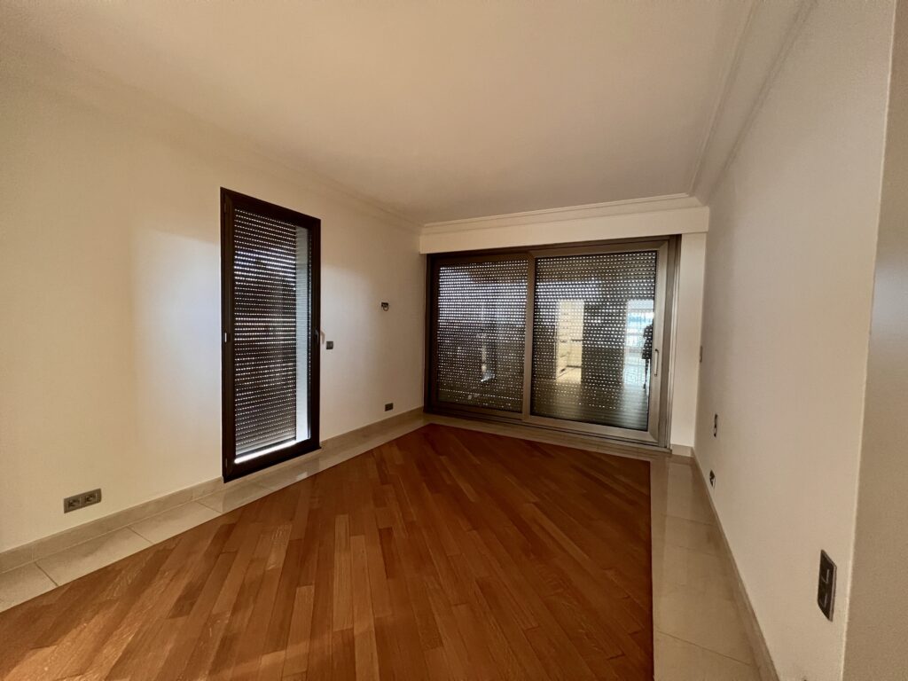 Living room in Park Palace 3-bedroom apartment