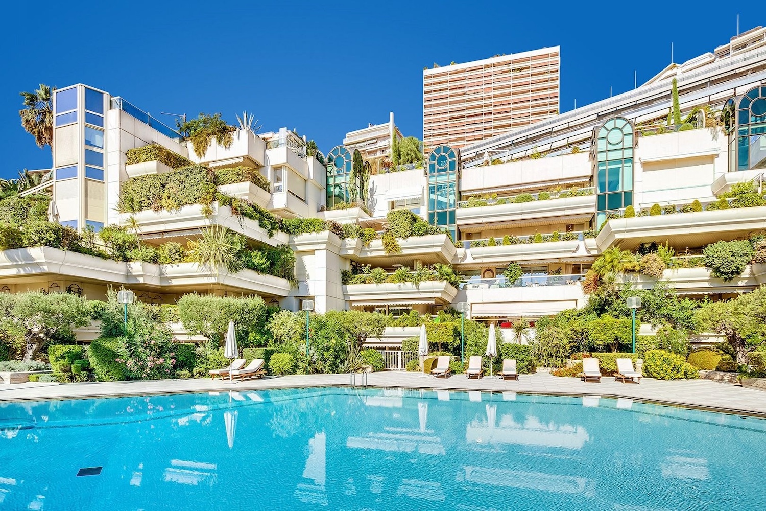 Pool and garden terrace at 21 Princesse Grace residence Monaco