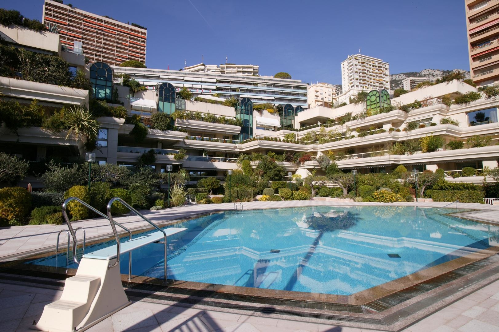 The pool in the courtyard of 21 princesse grace