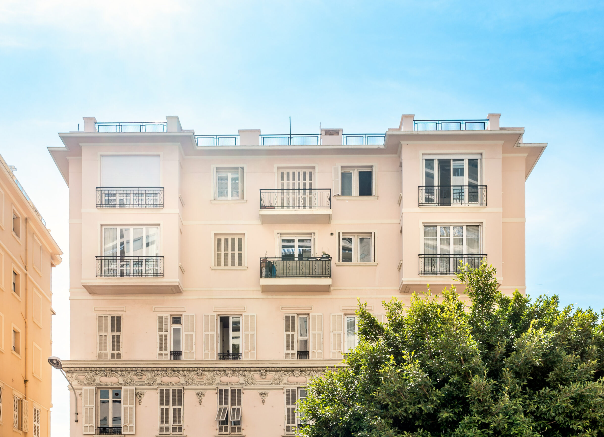 Façade of the building Azur Eden in La Rousse - Saint-Roman Monaco