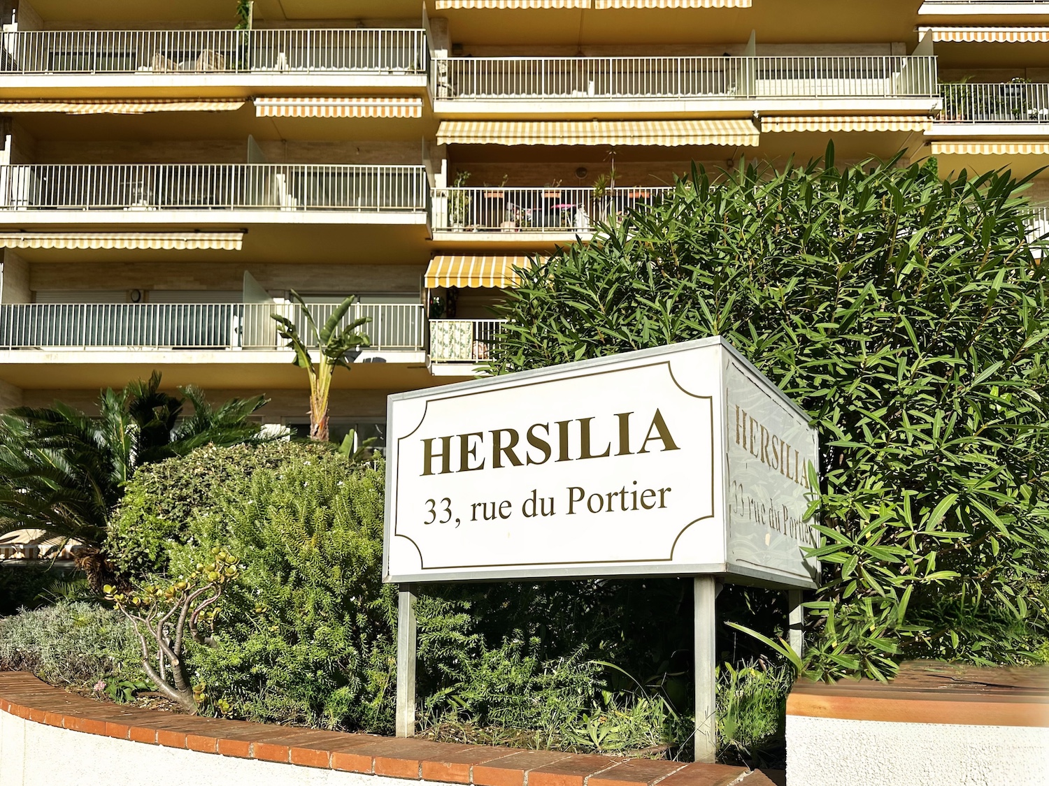 Entrance of Hersilia building on rue du Portier Monaco