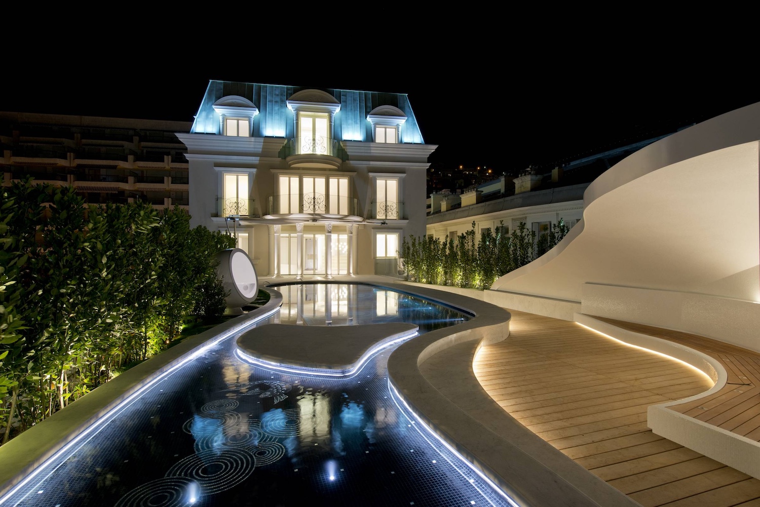 Pool courtyard at Lestra residence in Monaco