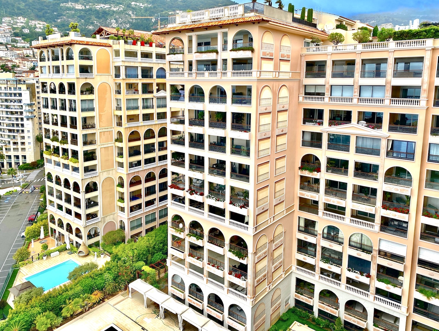 Memmo Center residential building with courtyard and pool in Fontvieille Monaco