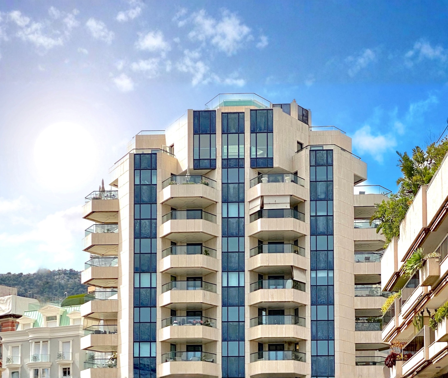 Prince de Galles Facade