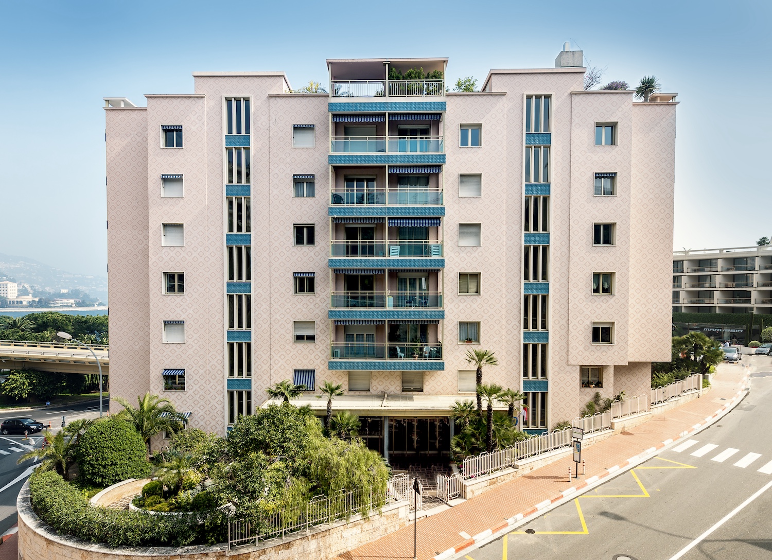 Le Sardanapale residential building façade in Monaco