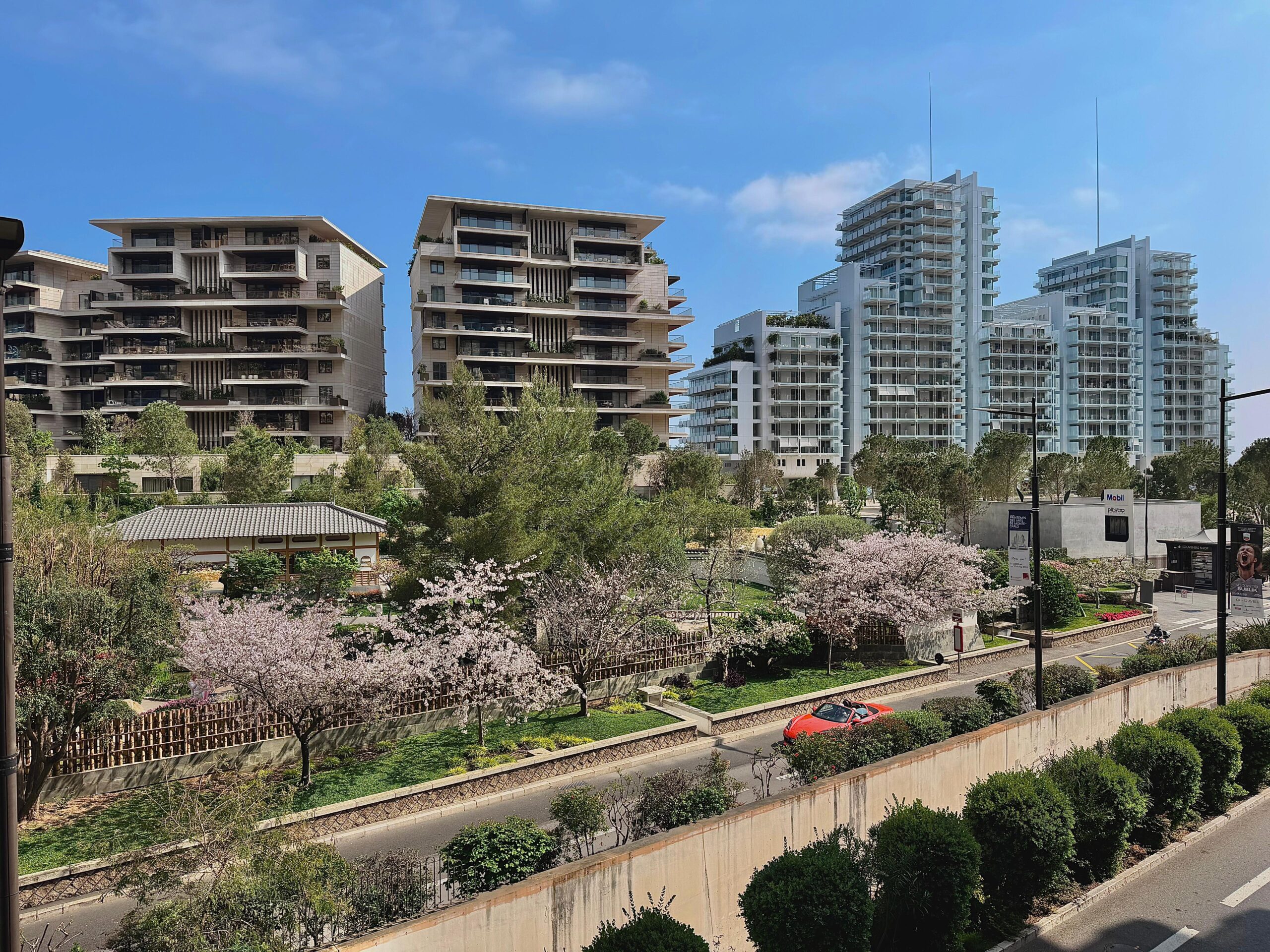 Les Jardins D'eau in Mareterra surrounded by some blossoming cherry trees