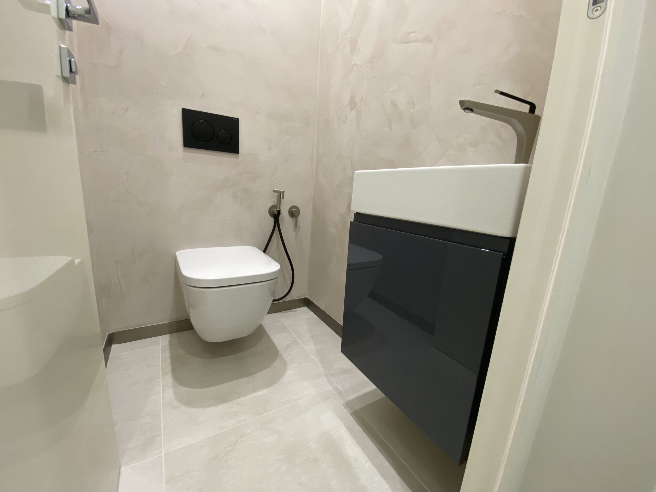 Toilet of the 1-bedroom apartment in Chateau Amiral