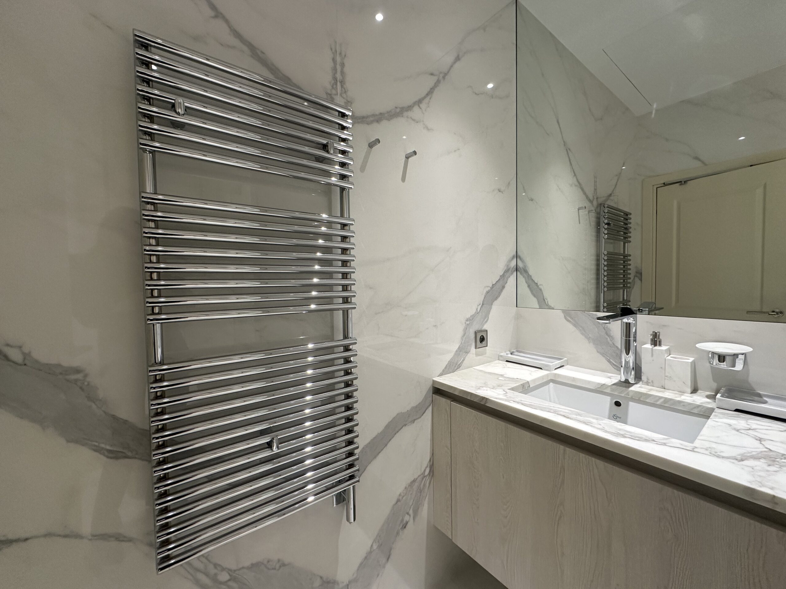 Luxurious bathroom in Monaco's Villa Palazzino studio