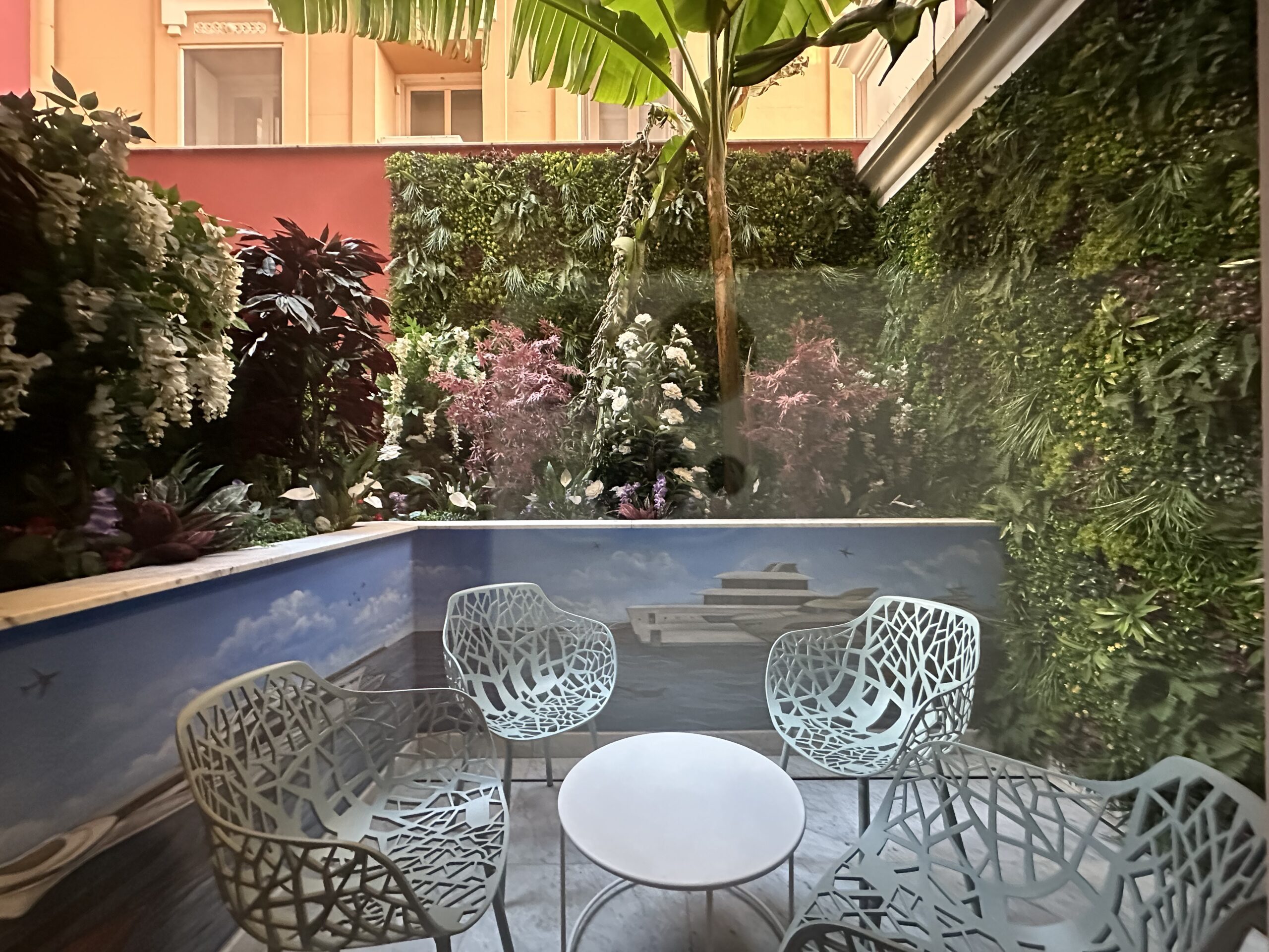 Patio area in Villa Palazzino studio in Monaco