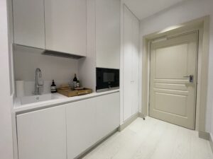White, modern kitchen in Villa Palazzino